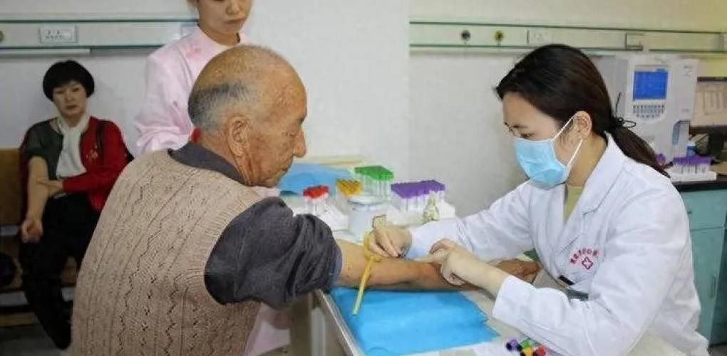 医生反复叮嘱：患有高血脂的人，宁可在家躺着，也别多做这几件事