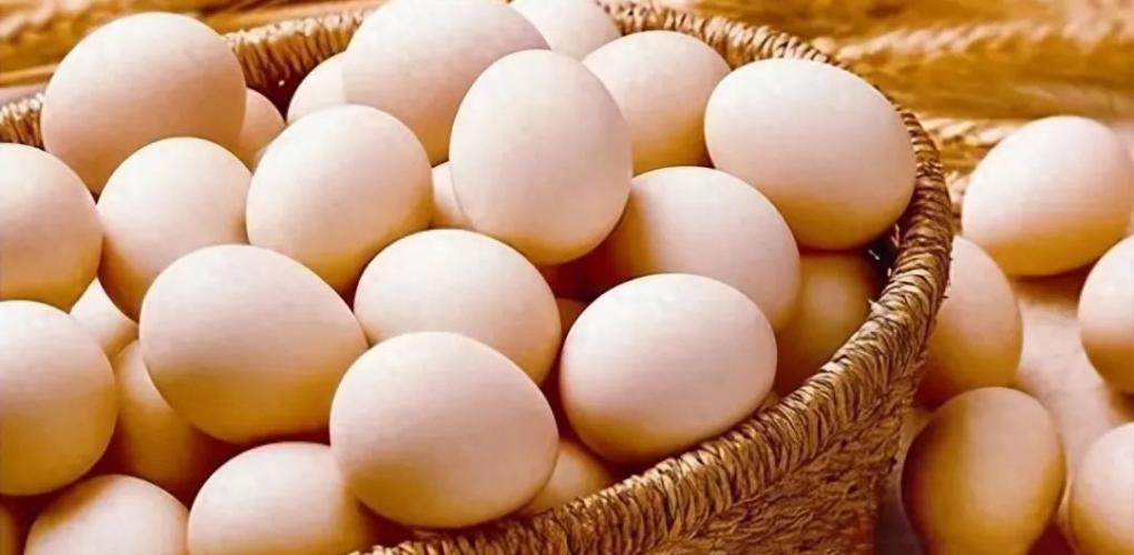 多吃鸡蛋对“肾脏”不好？提醒：若不想肾结节，平时多吃4种食物